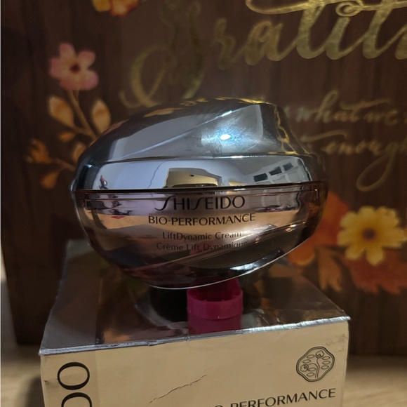 Shiseido Bio-Performance Advanced Cream in Gold Packaging - Picture 6 of 11
